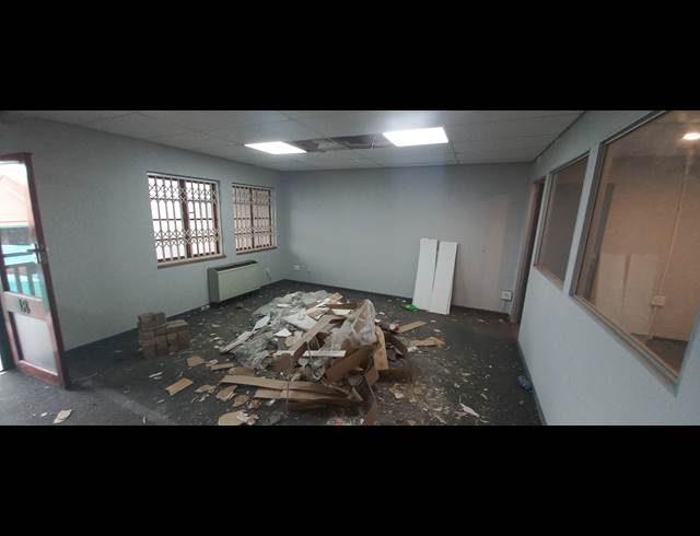 99.93M² BUSINESS TO LET IN HIGHVELD