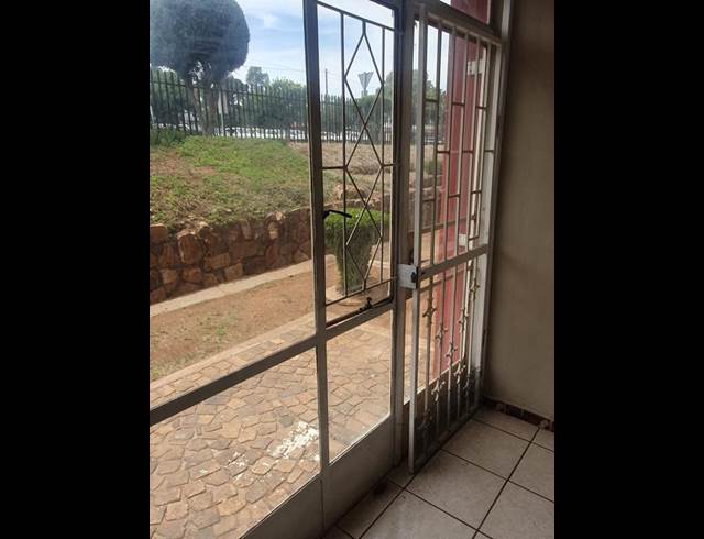 1 BEDROOM PROPERTY TO RENT IN SYMHURST