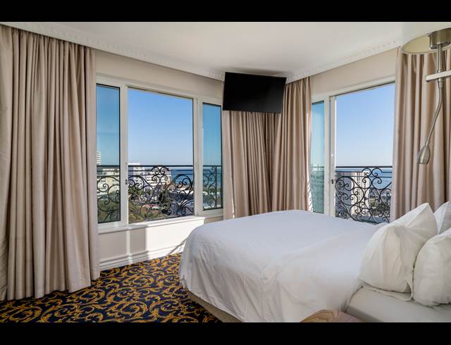 2 BEDROOM APARTMENT TO LET IN SEA POINT