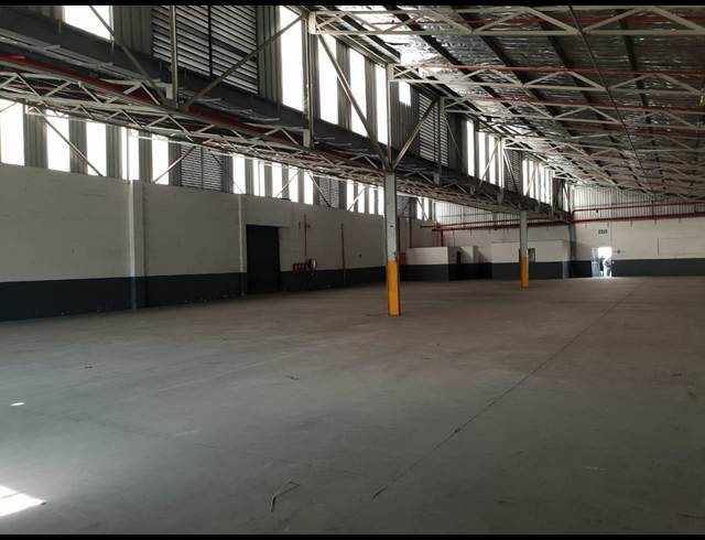 905M² WAREHOUSE TO LET IN MOBENI