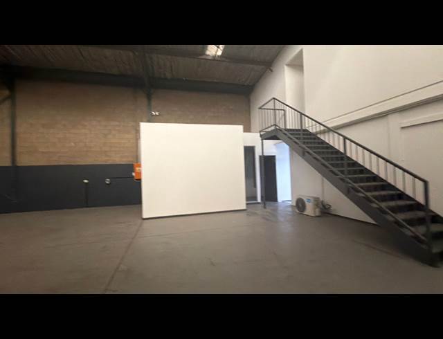 331M² WAREHOUSE TO LET IN MEADOWDALE