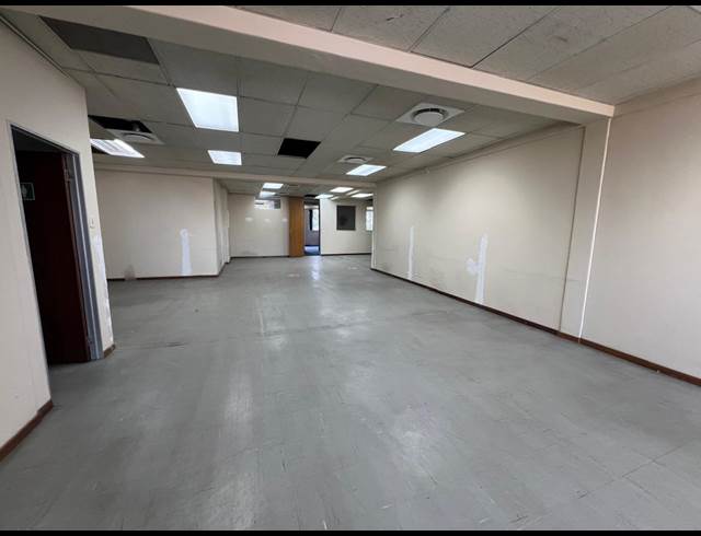 210M² OFFICE TO LET IN STRIJDOMPARK