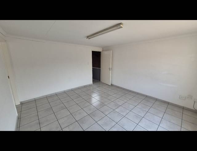 264M² FACTORY TO LET IN ANDERBOLT