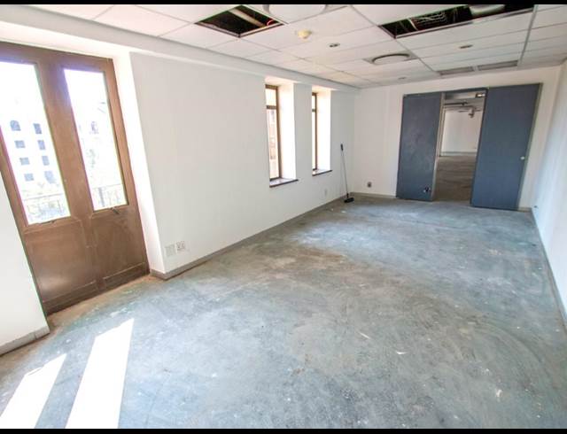 238M² OFFICE TO LET IN FOURWAYS