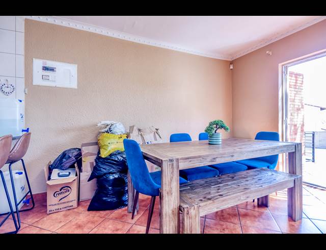 2 BEDROOM APARTMENT RENTED IN WILGEHEUWEL