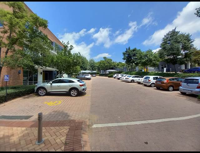 658M² OFFICE TO LET IN BRYANSTON