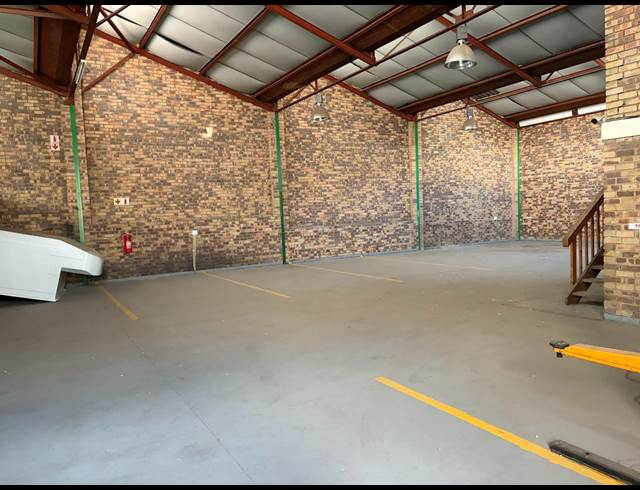 350M² WAREHOUSE TO LET IN PRETORIA WEST