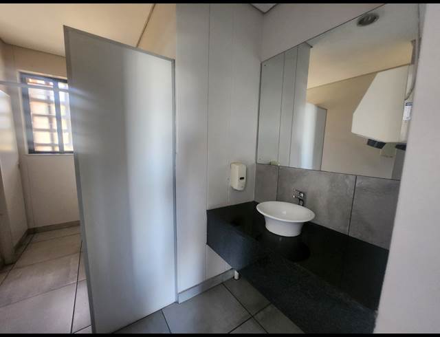 170M² OFFICE TO LET IN VORNA VALLEY