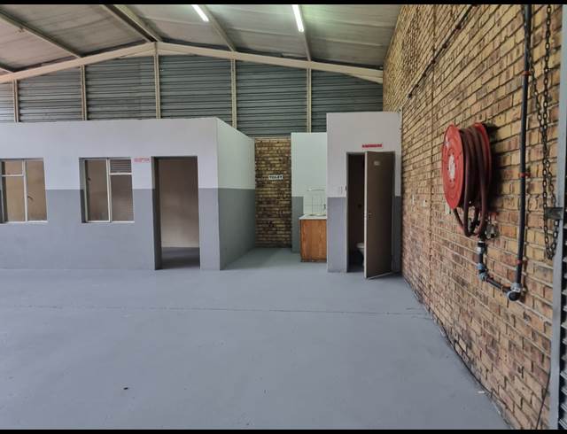 140.30M² WAREHOUSE TO LET IN VINTONIA