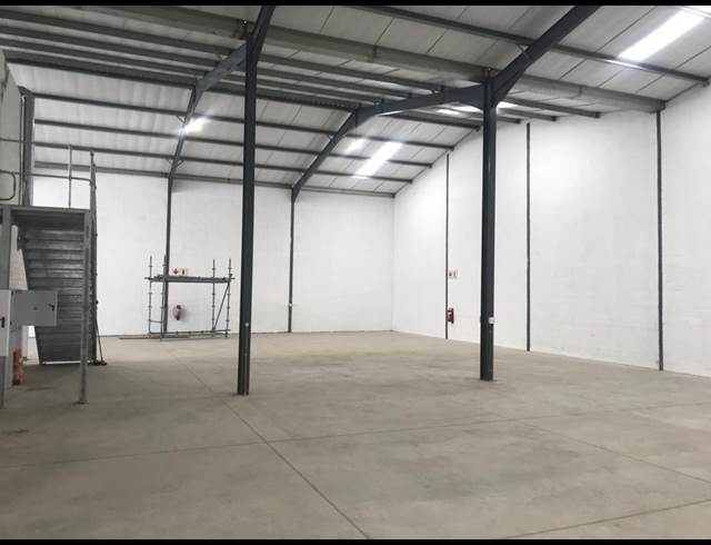 721M² WAREHOUSE TO LET IN STIKLAND INDUSTRIAL
