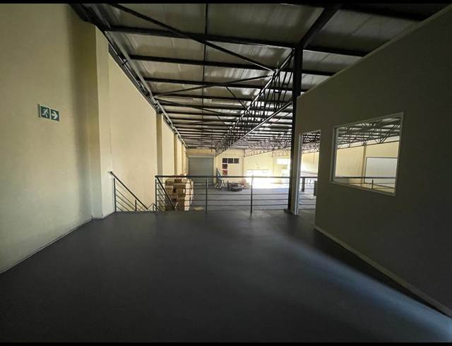 679M² WAREHOUSE TO LET IN LASER PARK