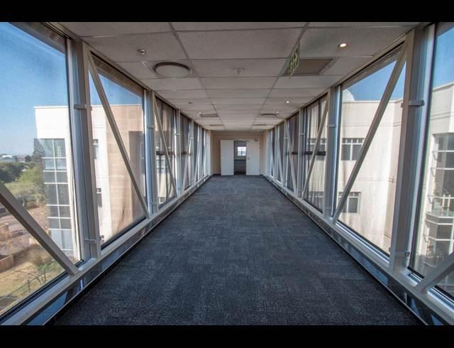 1,013M² OFFICE TO LET IN ILLOVO