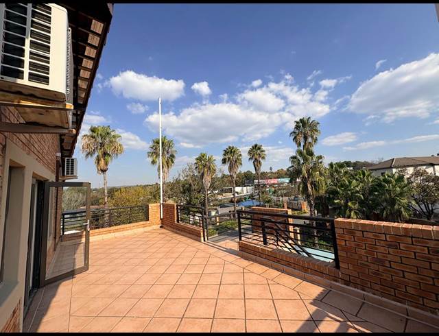 111M² OFFICE TO LET IN FOURWAYS