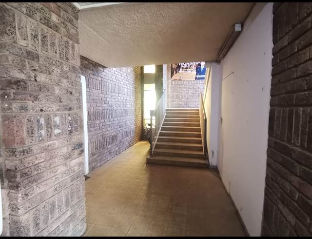 14M² OFFICE TO LET IN LYTTELTON MANOR