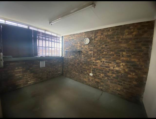 150M² WAREHOUSE TO LET IN ALRODE SOUTH