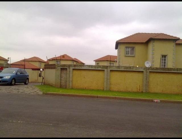 2 bed property to rent in LEONDALE