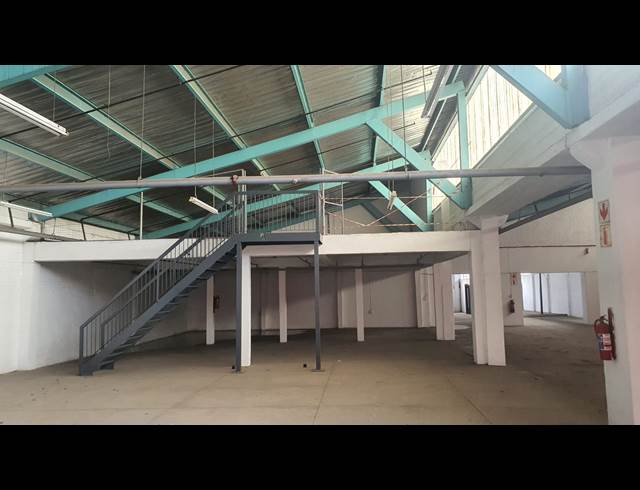 1,142M² WAREHOUSE TO LET IN STEELEDALE