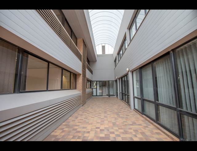 1,578M² OFFICE TO LET IN HALFWAY HOUSE