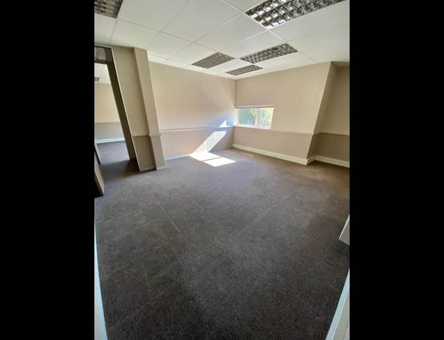 152M² BUILDING TO LET IN FOURWAYS