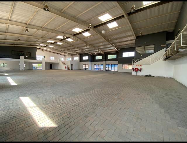 1,400M² WAREHOUSE TO LET IN PRINCESS AH