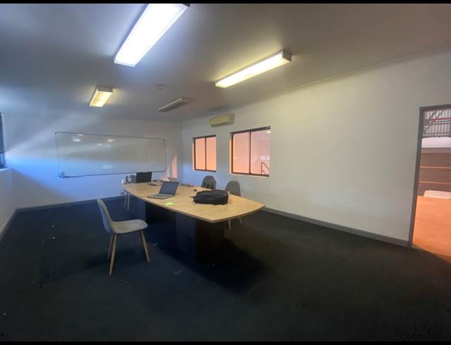 318M² WAREHOUSE TO LET IN AIRPORT INDUSTRIA