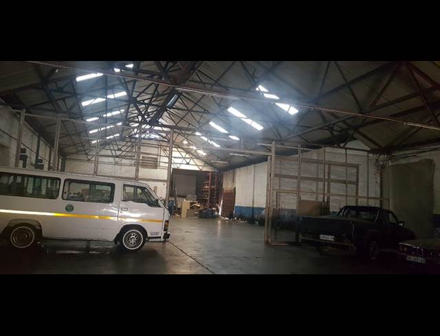 1,000M² WAREHOUSE TO LET IN CITY & SUBURBAN
