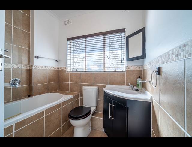 2 BEDROOM PROPERTY TO RENT IN HILLCREST CENTRAL