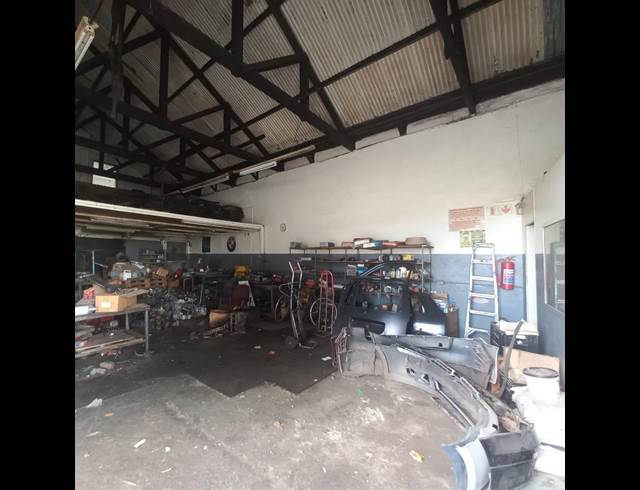 280M² WAREHOUSE TO LET IN CITY & SUBURBAN