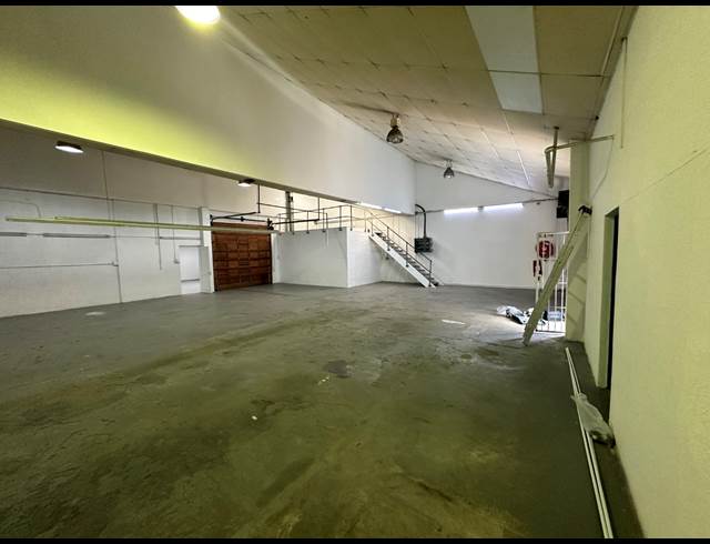 571M² WORKSHOP TO LET IN PAARDEN EILAND