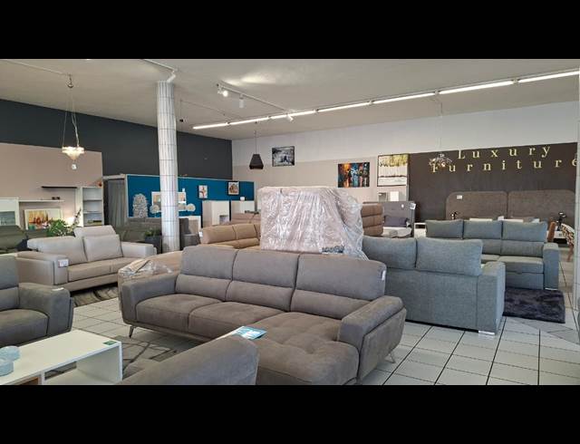 340M² RETAIL TO LET IN RIVERSIDE PARK