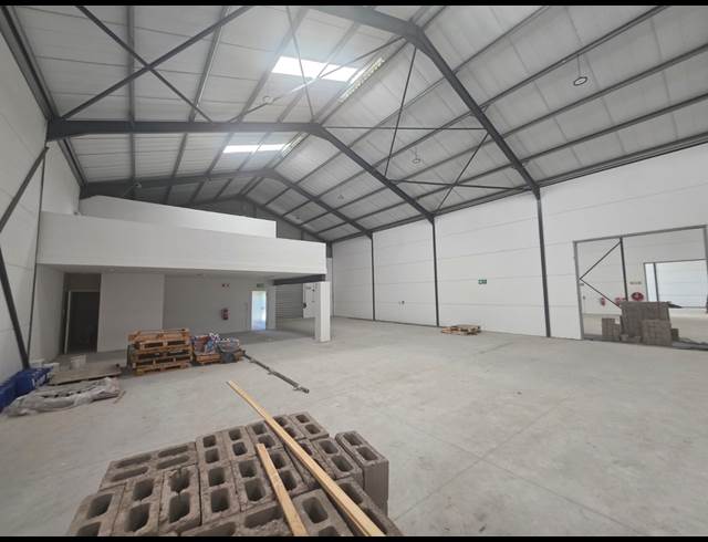 562M² WAREHOUSE TO LET IN FIRGROVE