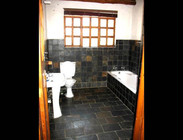 1 bed property to rent in KNOPJESLAAGTE