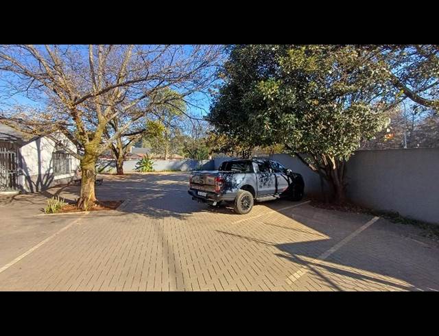 BUSINESS PROPERTY TO RENT IN CLUBVIEW