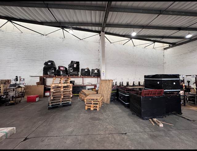 296M² WAREHOUSE TO LET IN RED HILL