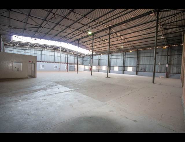 1,545M² WAREHOUSE TO LET IN HALFWAY HOUSE