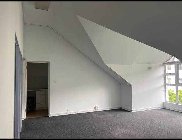 82M² OFFICE TO LET IN WESTLAKE