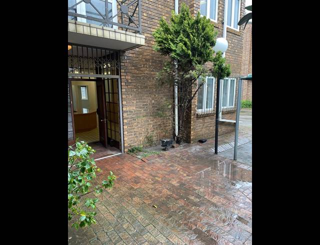 100M² OFFICE TO LET IN FORESHORE