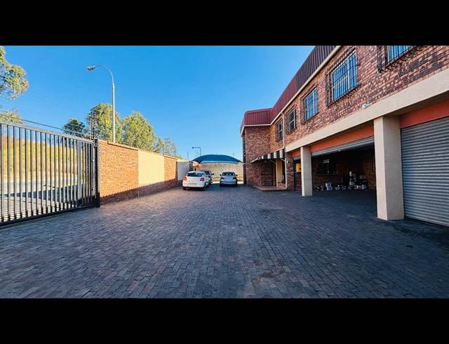 800M² OFFICE TO LET IN FLORIDA