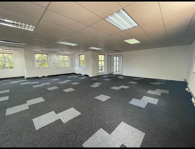 279M² OFFICE TO LET IN LYME PARK
