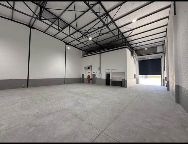 654M² WAREHOUSE TO LET IN STIKLAND INDUSTRIAL