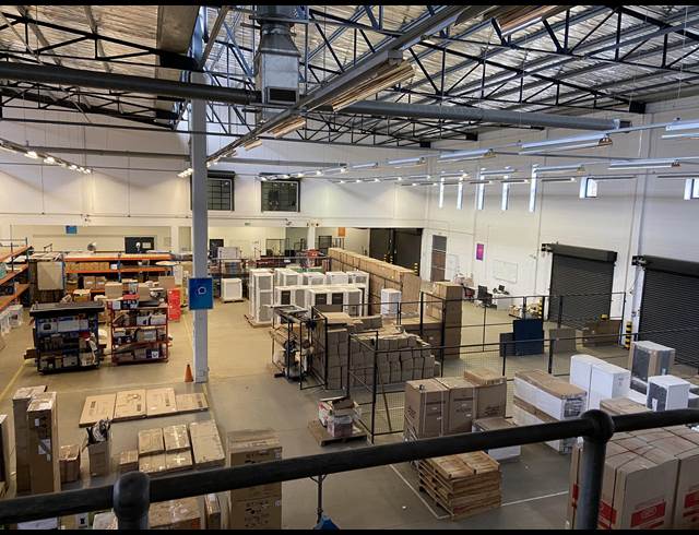 2,138M² WAREHOUSE TO LET IN WESTLAKE
