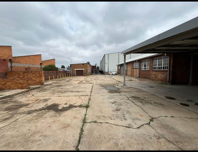 750M² WAREHOUSE TO LET IN NEW ERA