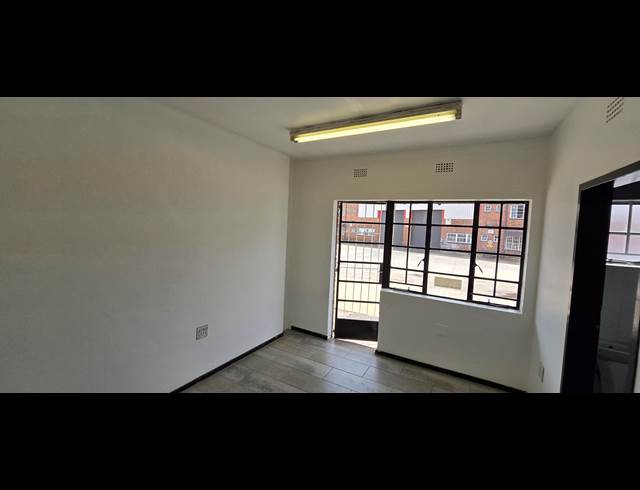 255M² WAREHOUSE TO LET IN ROBERTVILLE