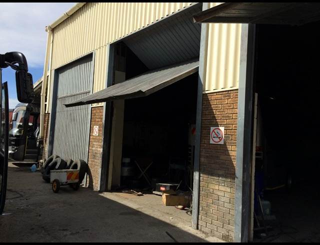 700M² FACTORY RENTED IN AIRPORT INDUSTRIA