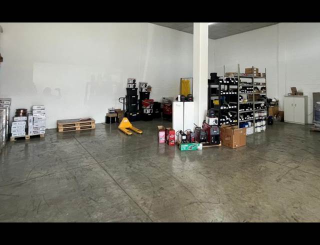 197M² WAREHOUSE TO LET IN FIRGROVE