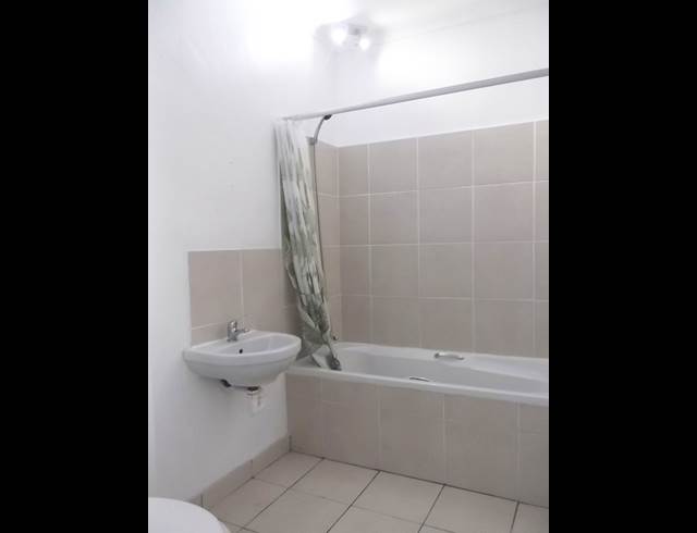 2 bed property to rent in SCHOTSCHE KLOOF