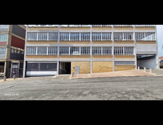 1,800M² WAREHOUSE TO LET IN TROYEVILLE