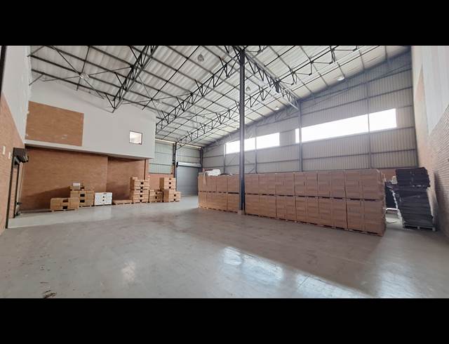 1,378M² FACTORY TO LET IN COSMO BUSINESS PARK