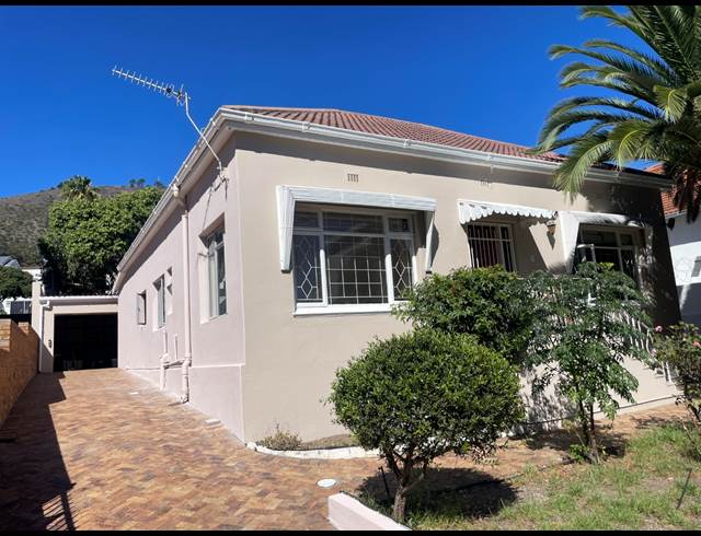 220M² BUILDING TO LET IN SEA POINT