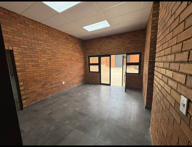 977M² WAREHOUSE TO LET IN ORMONDE